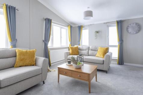 Omar-Newmarket-Lounge-scaled.jpg