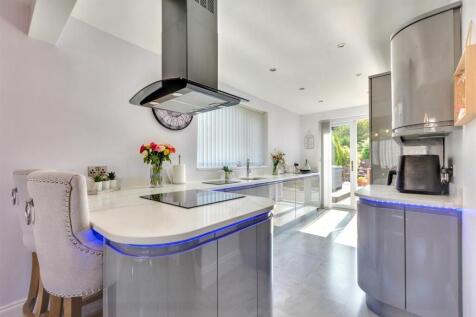 Kitchen_1.jpeg