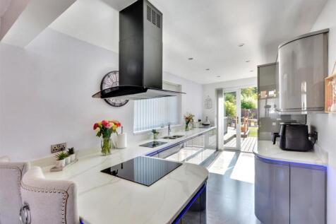 Kitchen_2.jpeg