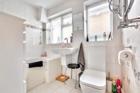Bathroom_2.jpeg