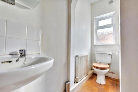 Bathroom_2.jpeg
