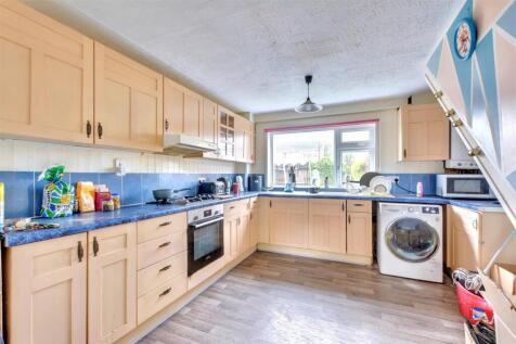 Kitchen_2.jpeg