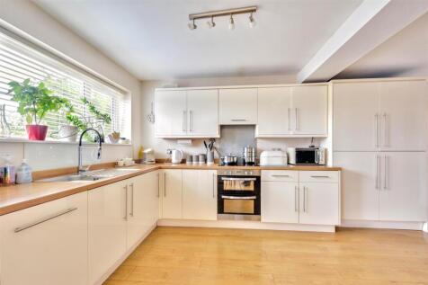 Kitchen_1.jpeg
