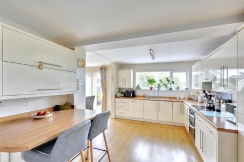 Kitchen_2.jpeg