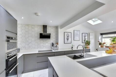 Kitchen_5.jpeg