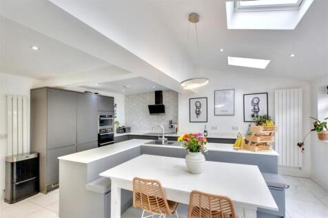 Kitchen_2.jpeg