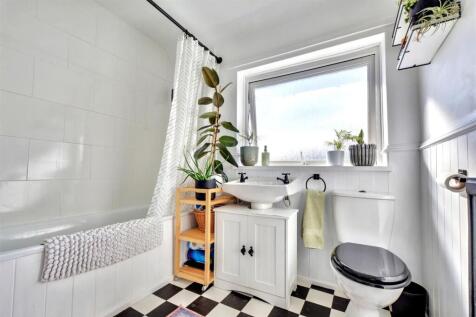 Bathroom_2.jpeg