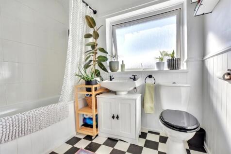 Bathroom_1.jpeg