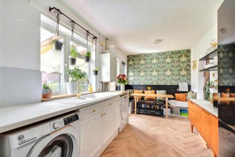 Kitchen_1.jpeg