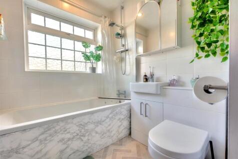 Bathroom_2.jpeg