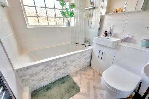 Bathroom_1.jpeg