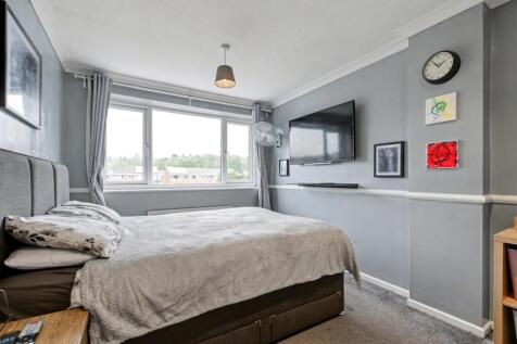 Bedroom 1_1.jpeg
