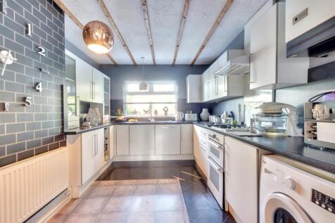 Kitchen_2.jpeg