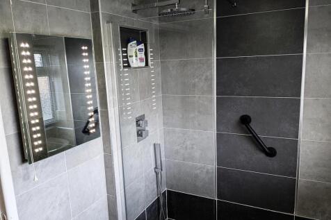 house bathroom 3 (002).jpg