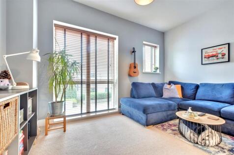 Bedroom Three/ Lounge (2).jpeg