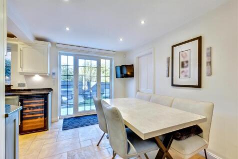 Dining Area (2).jpeg