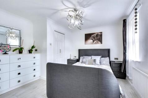 Bedroom One (2).jpeg