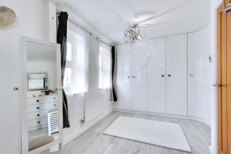 Bedroom One (1).jpeg