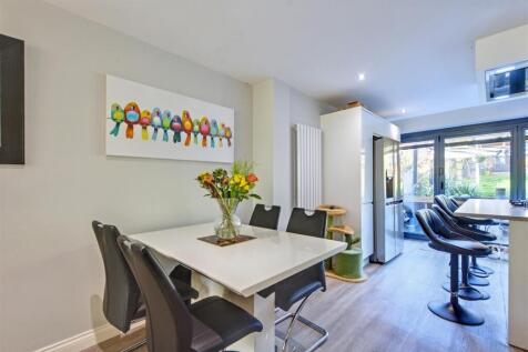 Dining Area (1).jpeg