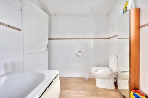 Bathroom_3.jpeg