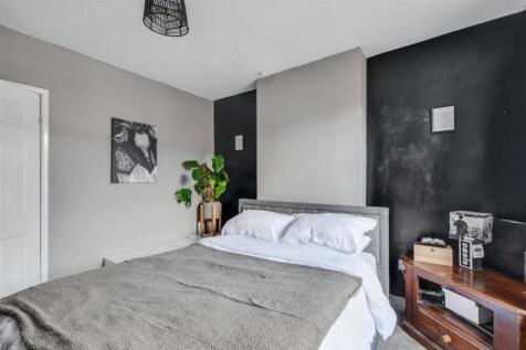 Bedroom 1_2.jpeg