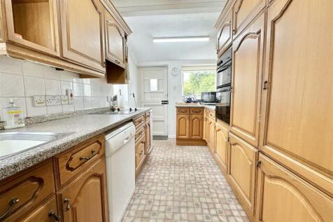 kitchen 2.jpg