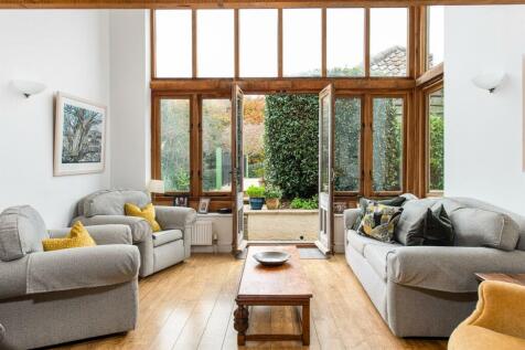 Sitting_Room_2.jpg