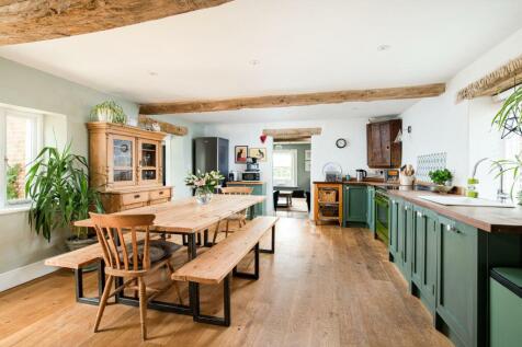 Kitchen_1.jpg