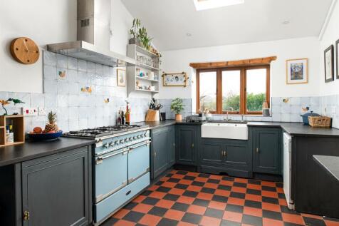 Kitchen_2.jpg