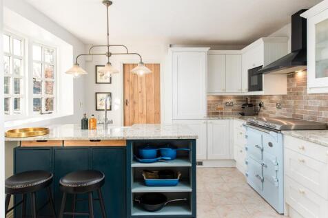 Kitchen_2.jpg