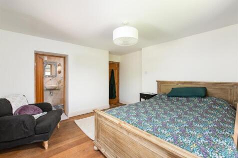 Bedroom1_2.jpg