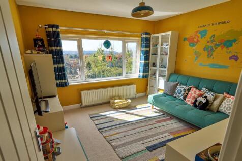bedroom/sitting room