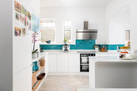 Kitchen_3.jpg
