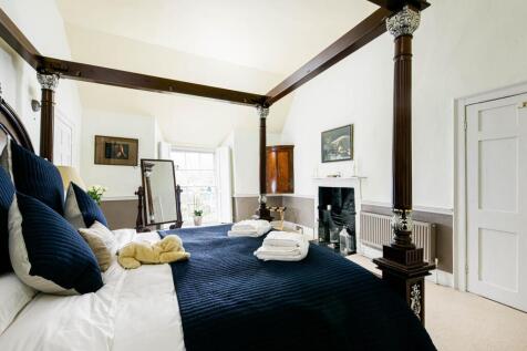 18 Bedroom.jpg