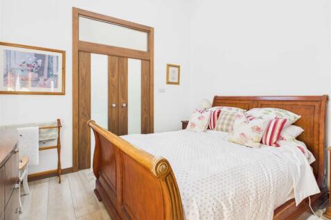 Bedroom .jpg
