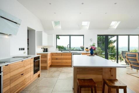 Kitchen_2.jpg
