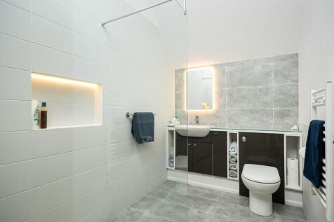 Bathroom_1.jpg
