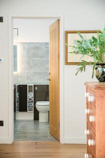 Bathroom_2.jpg