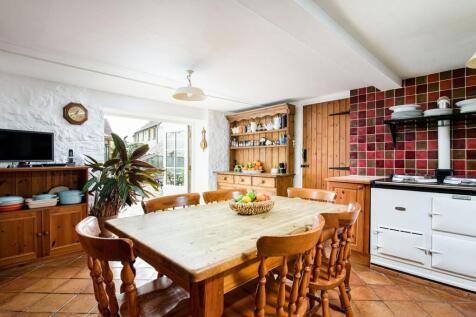 Kitchen_2.jpg