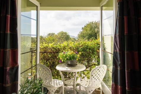 Bedroom1_Balcony_1.jpg