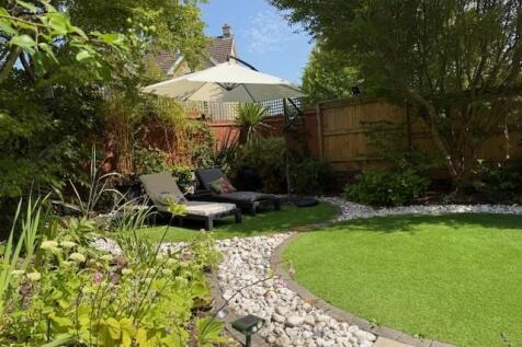 Rear garden 2.jpg