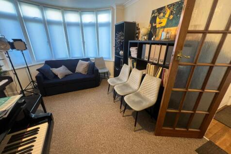 WhatsApp Image 2025-11-04 at 15.15.06 (1).jpeg