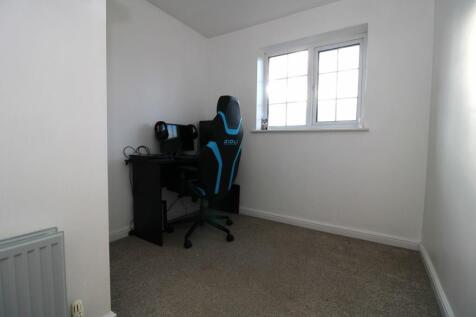 BEDROOM FIVE 