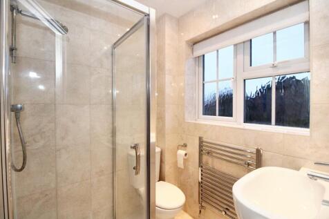 EN-SUITE SHOWER ROOOM 