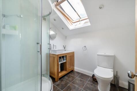 ENSUITE SHOWER ROOM 