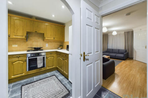2 the oaks kitchen lounge