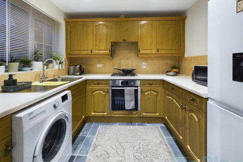 2 the oaks kitchen 1