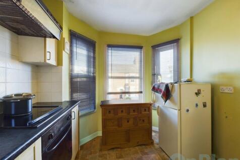 kitchen 2 decluttered alpha court