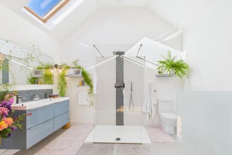 Master Bed En-suite