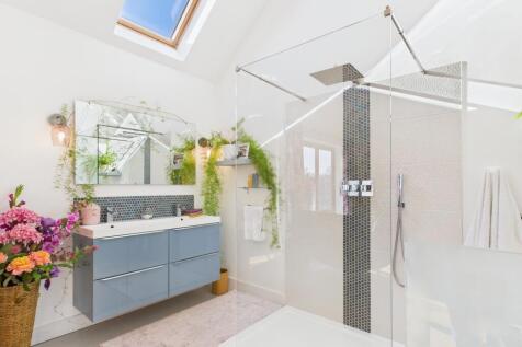 Master Bed En-suite